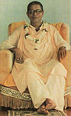 Шрила Говинда Махарадж выступает с речью за два дня до своей Шри Вьяса-пуджи в 1999 году.